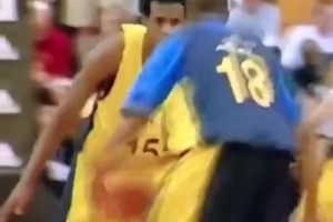 年轻的King！16岁的勒布朗在abcd训练营 看着真青涩啊！