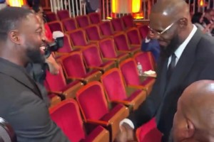 詹姆斯回到美国立即参加名人堂活动！