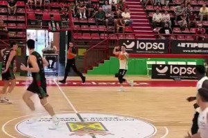 慢慢适应强度！余嘉豪西乙首次热身赛收获7分8篮板1盖帽~