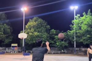 米..米切尔？国内一哥们投篮姿势有米切尔那味了！