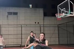 如果你有这手翻身跳投，能否称霸你们学校的球场？