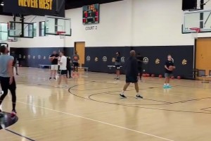 如此夸张的训练到他就变合理了！库里此前的魔鬼投篮训练！