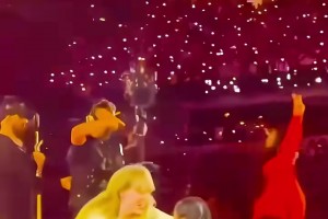 这就是咖位！当霉霉在演唱会现场看到科比女儿弯腰拥抱致意