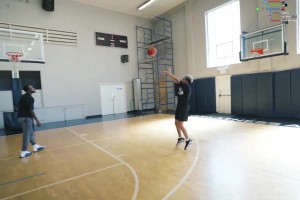 贝弗利：库里的投篮水平没人能接近，你随便去问任何一名NBA球员