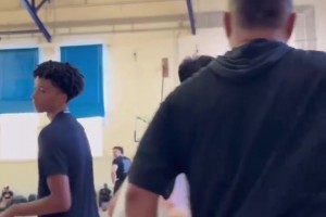 中国连线！杨瀚森郭昊文同场竞技！俩人相互调侃：跑不动了！