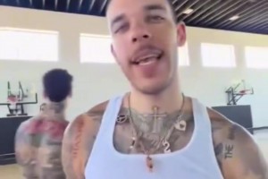 这几个花臂会打球吗？球家兄弟此前在球馆的投篮训练！