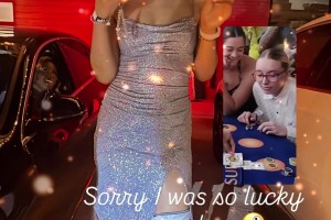 小宝：裙子和护具很搭！惦记着牌局的佩奇评论：被闺蜜“背叛”了