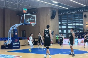 顶级中锋对决！徐杰单挑徐昕 骑马射箭打板得分