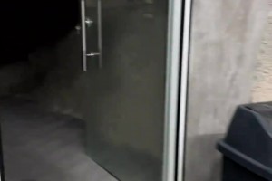 哪个天才想出来把篮球场建防空洞！