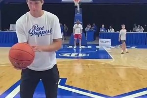 谢泼德这手感也太逆天了，难怪能被火箭用探花选上！