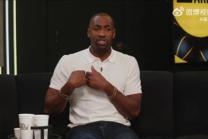 阿里纳斯：詹姆斯需要像韦德、浓眉、欧文这样的球员为他终结比赛