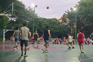 怪里怪气的球风…