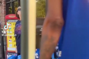 巨人啊！世界上最高的“rapper”逛超市