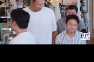 抽象啊！邓超名场面 突然围住易建联无球背打 其他人也左右围男