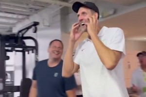 独行侠名宿与未来！诺维斯基和状元弗拉格碰面了