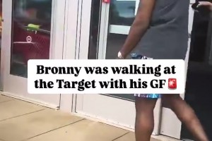 布朗尼带着女朋友逛街！现有传闻其父母对布朗尼相当满意