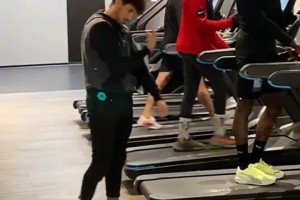 申京+切特合体人？球迷健身房偶遇施罗德 随后上演搞笑一幕