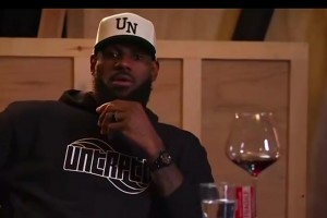 詹姆斯：大家都在为波什牺牲鸣不平，但你们问过他吗，他是自愿的