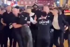 欧文去年在沈阳大街上散步，有个疯狂球迷冲上来，被保安集体拦下