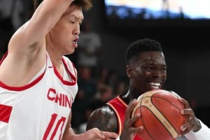 小黑施罗德到底什么水准？杨毅：人家在NBA是有机会能拿大合同的