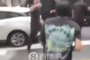 疯狂！詹姆斯安保人员此前驱逐球迷：都TM滚开！你们这些混蛋！