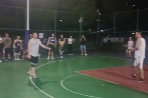 40岁大叔重回巅峰！飚射30分+绝杀 一人进7三分全场被打服