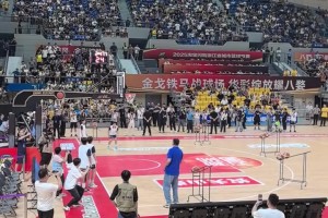 战神真不是吹的！刘玉栋浙BA中场活动，穿牛仔裤没热身三分10中10