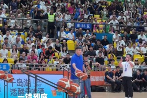 信手拈来！战神刘玉栋衬衫西装上场三分十投十中