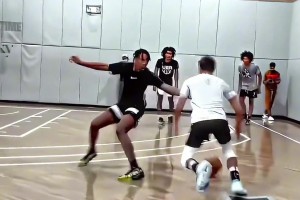 特雷杨就是简单的拍球绕跑都能把你甩掉