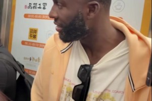 追夢剛剛落地，場上凶悍，場下腼腆