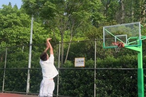 当防守人是文班亚马时！吧友们是不是只能这样投篮才避免被帽？