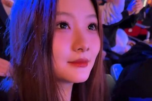 想当虎王的女婿！虎王孙军的女儿现场看老爸打球 颜值太高了吧~