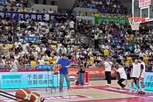 刻到骨子里的肌肉记忆！战神刘玉栋晒视频：三分10中10一镜到底