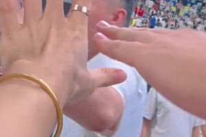 给徐中峰吓出表情包了