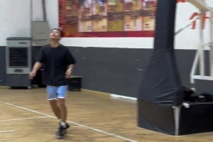 追梦在中国训练备战百分大战，还是招牌撅腚投篮