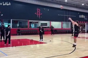 投篮天赋是真好！一起来欣赏谢泼德此前的投篮训练！