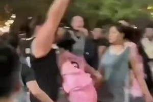 肉盾！女篮比赛直观体会到了：蚍蜉撼树不自量力是什么意思！