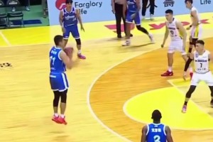 解说员都绷不住了！名场面：台湾省联赛球员古怪的投篮姿势！