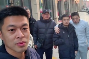 故意的吧！一群已婚男士晒打球一脸严肃 能接孩子瞬间笑开花