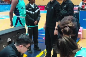 谁行谁上！没有例外！ 现场感受下卞指导的魄力...