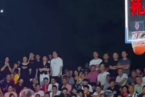 有点逗~王哲林和铁牛的罚球准备动作是同一个师傅教的？