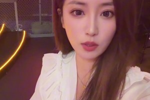 逆转灰熊！湖人女主播佳依赛后晒自拍：少期待 多鼓励