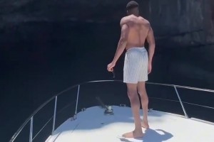 强壮的上肢+纤细小腿恐怖跟腱！字母哥这身体真是没谁了！