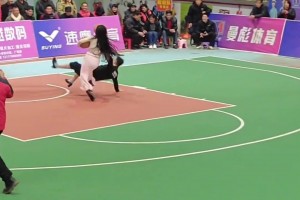 贵州高跟鞋博尔特、贵州篮球表妹进球先回到终点，完胜！