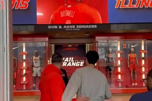 中国男篮未来之星！张博源参观伊利诺伊大学