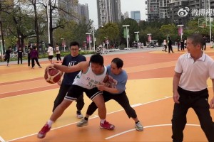 恶犯大王？这样的人，谁还跟他打球啊