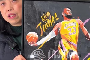 景德镇被撞受害人母亲：这幅詹姆斯的画 是儿媳送给儿子最后礼物