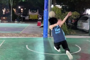 莫兰特球迷晒自抛自扣配文：1米72 膝盖受伤305还是能勉扣