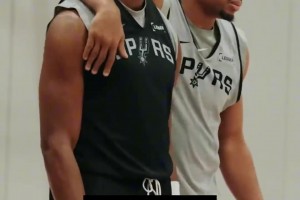 光头强vs少林弟子！听烤鸡讲他和文班剃光头的原因～