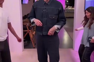 气质确实帅啊！当球迷们唱起了库兹马之歌，他不会让球迷扫兴！